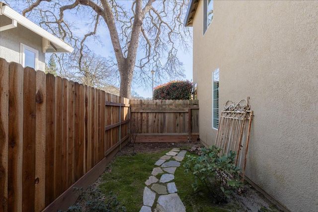 5209 Brookfield Cir, Rocklin, CA 95677