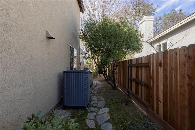 5209 Brookfield Cir, Rocklin, CA 95677