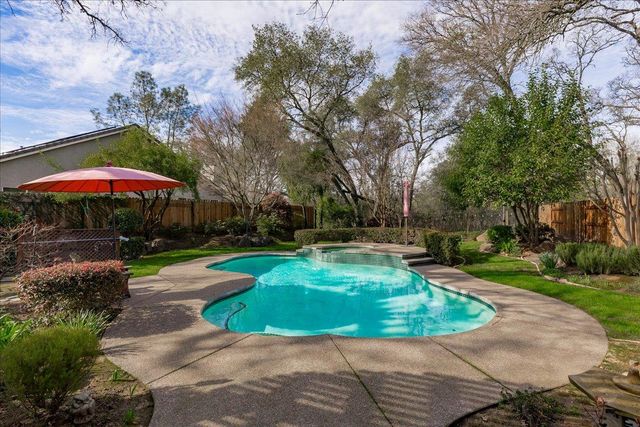 5209 Brookfield Cir, Rocklin, CA 95677