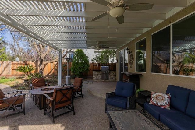 5209 Brookfield Cir, Rocklin, CA 95677