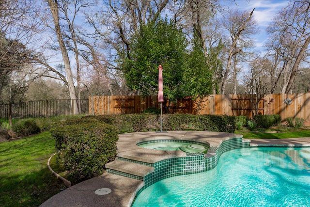 5209 Brookfield Cir, Rocklin, CA 95677