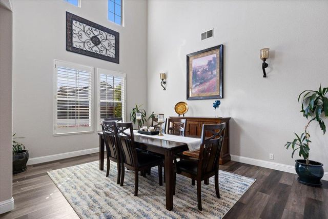 5209 Brookfield Cir, Rocklin, CA 95677