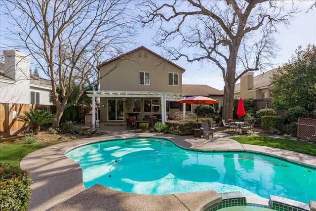 5209 Brookfield Cir, Rocklin, CA 95677