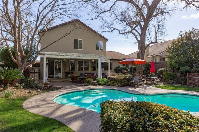 5209 Brookfield Cir, Rocklin, CA 95677