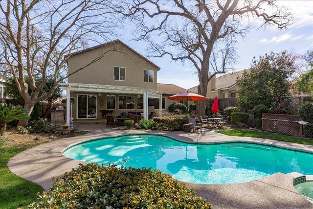 5209 Brookfield Cir, Rocklin, CA 95677