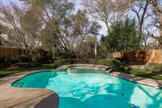 5209 Brookfield Cir, Rocklin, CA 95677