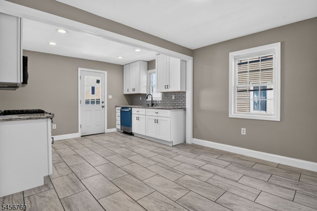 16 Oakwood Pl, North Brunswick Twp., NJ 08902 — photo 4