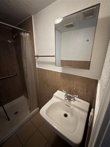 3002 Market Street 4, Houston, TX 77020