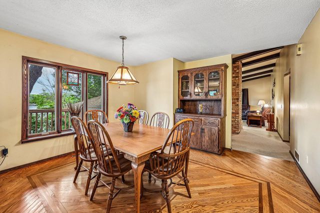 6680 Lotus Trail, Chanhassen, MN 55317