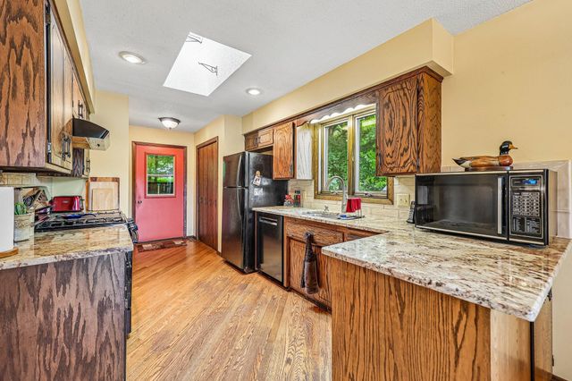 6680 Lotus Trail, Chanhassen, MN 55317