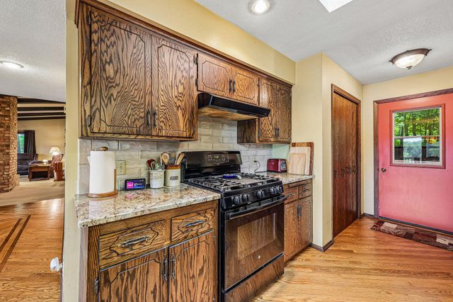 6680 Lotus Trail, Chanhassen, MN 55317