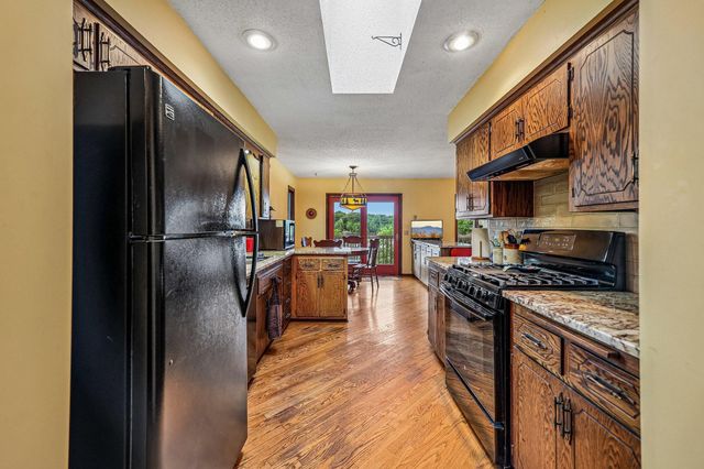 6680 Lotus Trail, Chanhassen, MN 55317