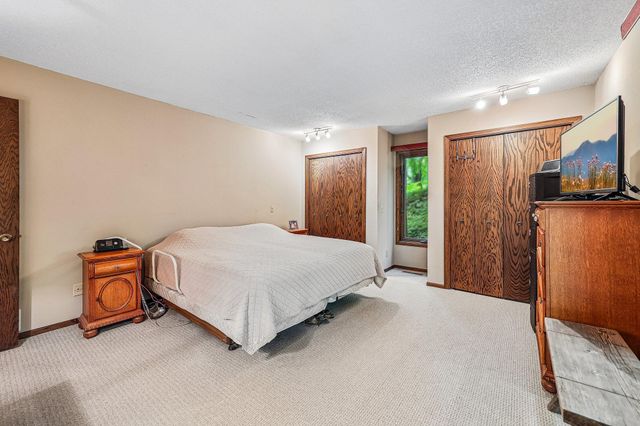 6680 Lotus Trail, Chanhassen, MN 55317