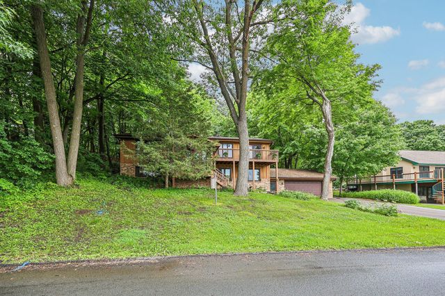 6680 Lotus Trail, Chanhassen, MN 55317
