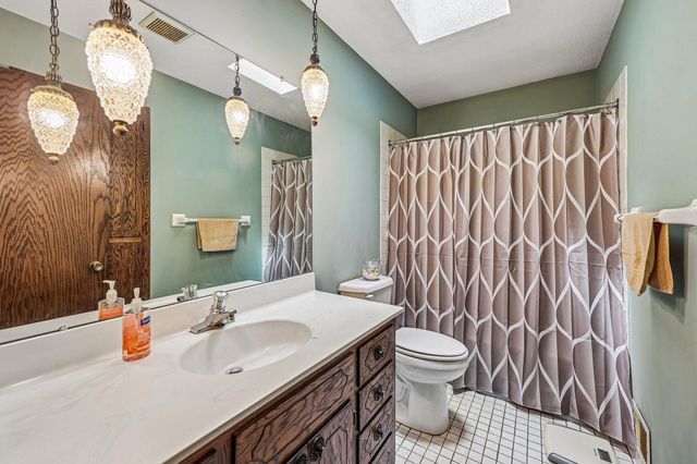 6680 Lotus Trail, Chanhassen, MN 55317