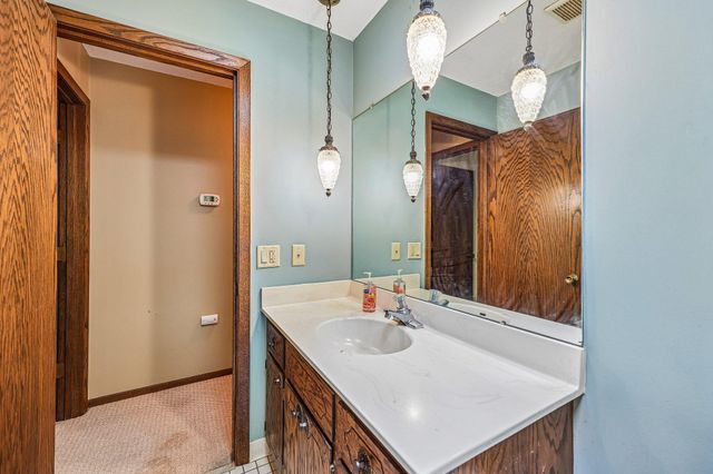 6680 Lotus Trail, Chanhassen, MN 55317