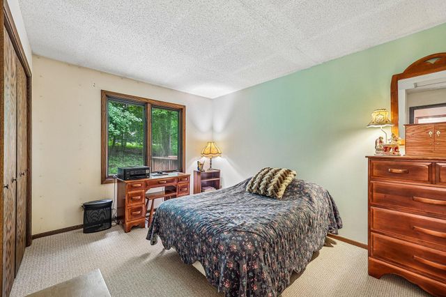 6680 Lotus Trail, Chanhassen, MN 55317