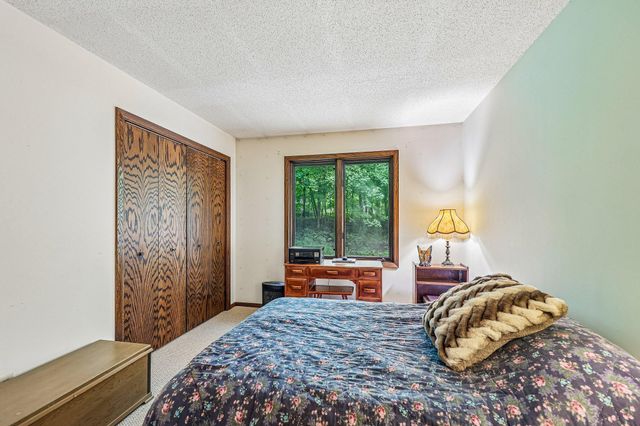 6680 Lotus Trail, Chanhassen, MN 55317