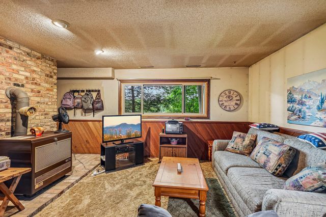 6680 Lotus Trail, Chanhassen, MN 55317