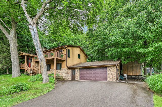 6680 Lotus Trail, Chanhassen, MN 55317