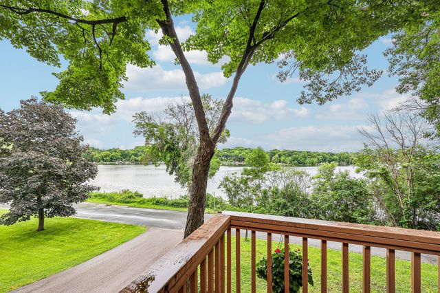 6680 Lotus Trail, Chanhassen, MN 55317