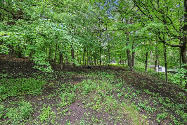 6680 Lotus Trail, Chanhassen, MN 55317