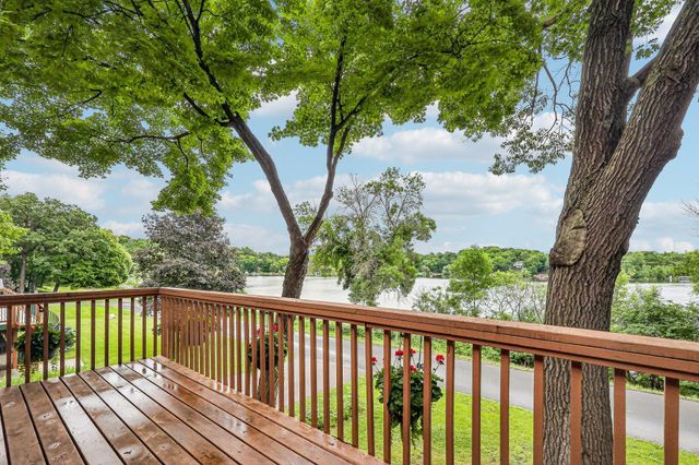 6680 Lotus Trail, Chanhassen, MN 55317