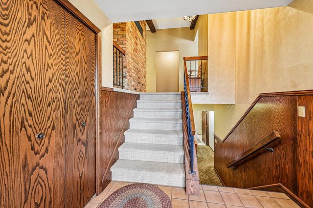 6680 Lotus Trail, Chanhassen, MN 55317
