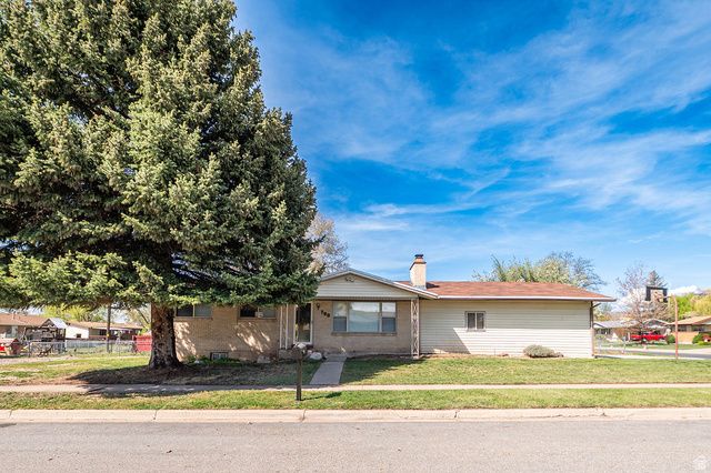 788 W 2400 N, Clinton, UT 84015