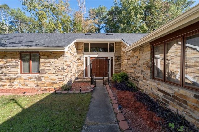 5934 S DESHON Court, Lithonia, GA 30058