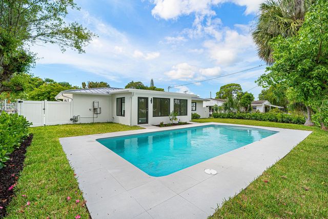 707 Sunset Drive, Lake Worth Beach, FL 33461