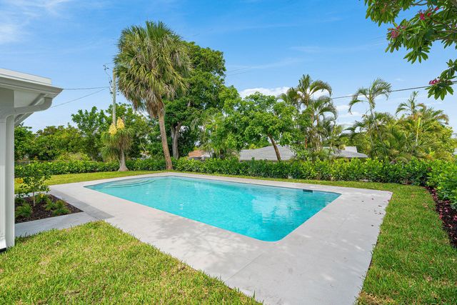 707 Sunset Drive, Lake Worth Beach, FL 33461