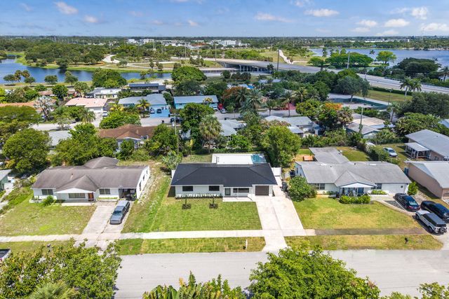 707 Sunset Drive, Lake Worth Beach, FL 33461