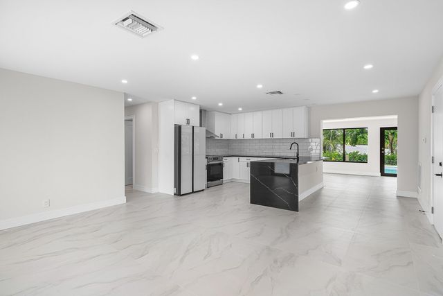707 Sunset Drive, Lake Worth Beach, FL 33461