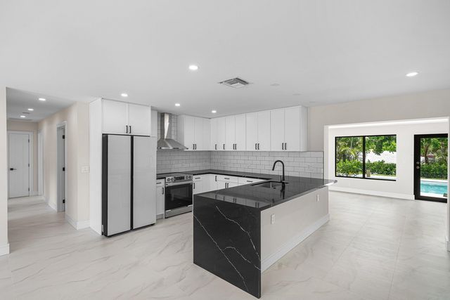 707 Sunset Drive, Lake Worth Beach, FL 33461