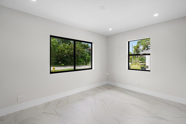 707 Sunset Drive, Lake Worth Beach, FL 33461