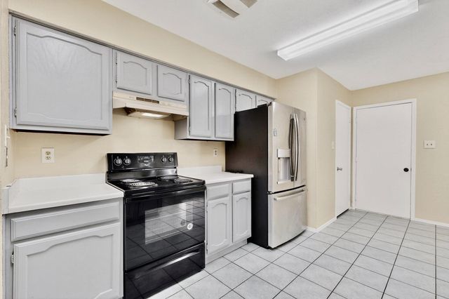 2426 Sutton Drive, Arlington, TX 76018