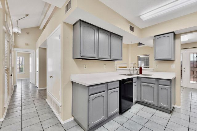 2426 Sutton Drive, Arlington, TX 76018