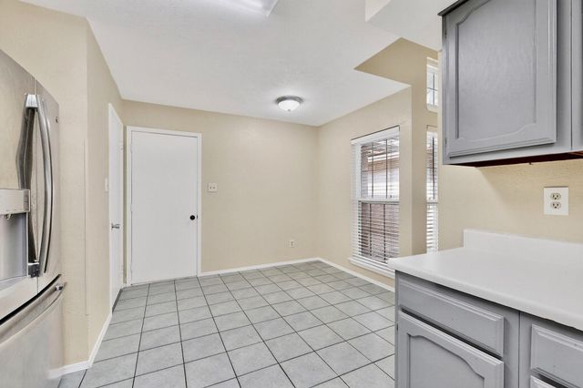 2426 Sutton Drive, Arlington, TX 76018