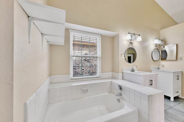 2426 Sutton Drive, Arlington, TX 76018