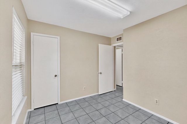 2426 Sutton Drive, Arlington, TX 76018