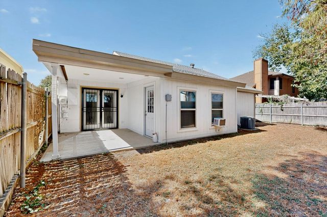 2426 Sutton Drive, Arlington, TX 76018