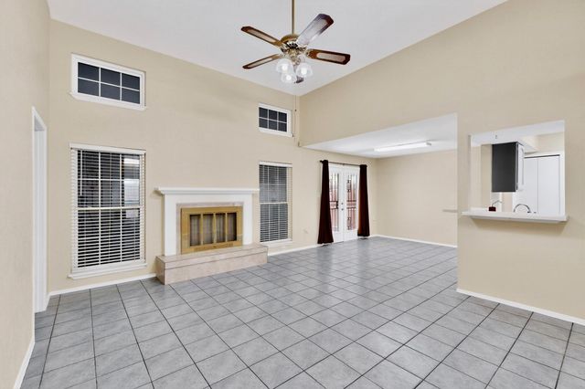 2426 Sutton Drive, Arlington, TX 76018