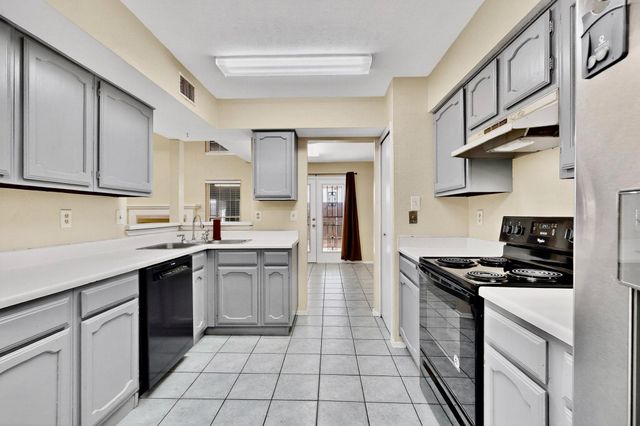 2426 Sutton Drive, Arlington, TX 76018