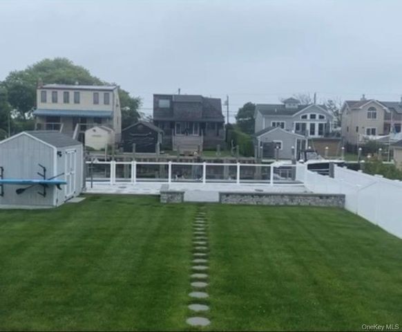 20 Namkee Lane, Blue Point, NY 11715