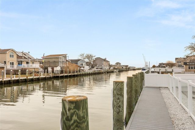 20 Namkee Lane, Blue Point, NY 11715