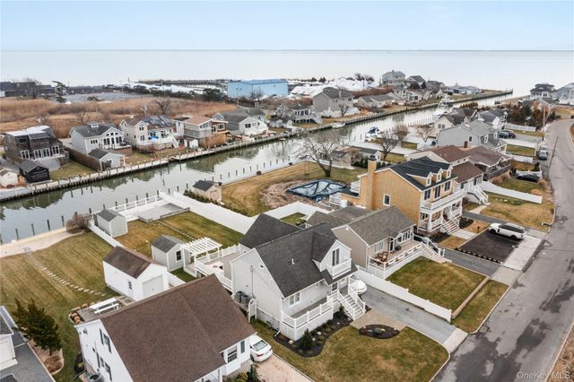 20 Namkee Lane, Blue Point, NY 11715