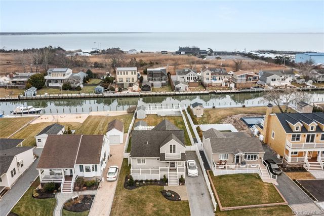 20 Namkee Lane, Blue Point, NY 11715