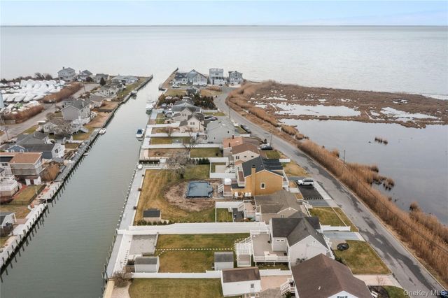 20 Namkee Lane, Blue Point, NY 11715