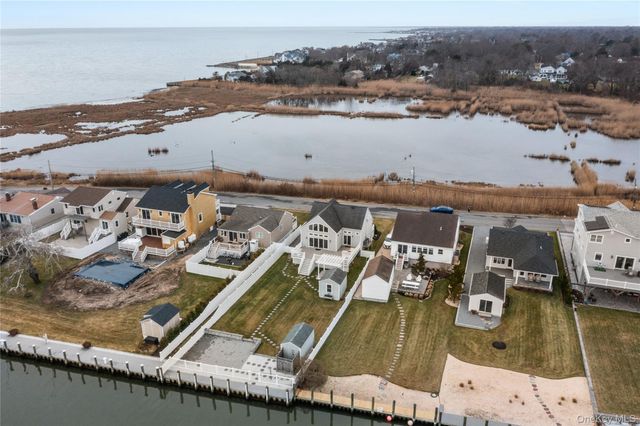 20 Namkee Lane, Blue Point, NY 11715